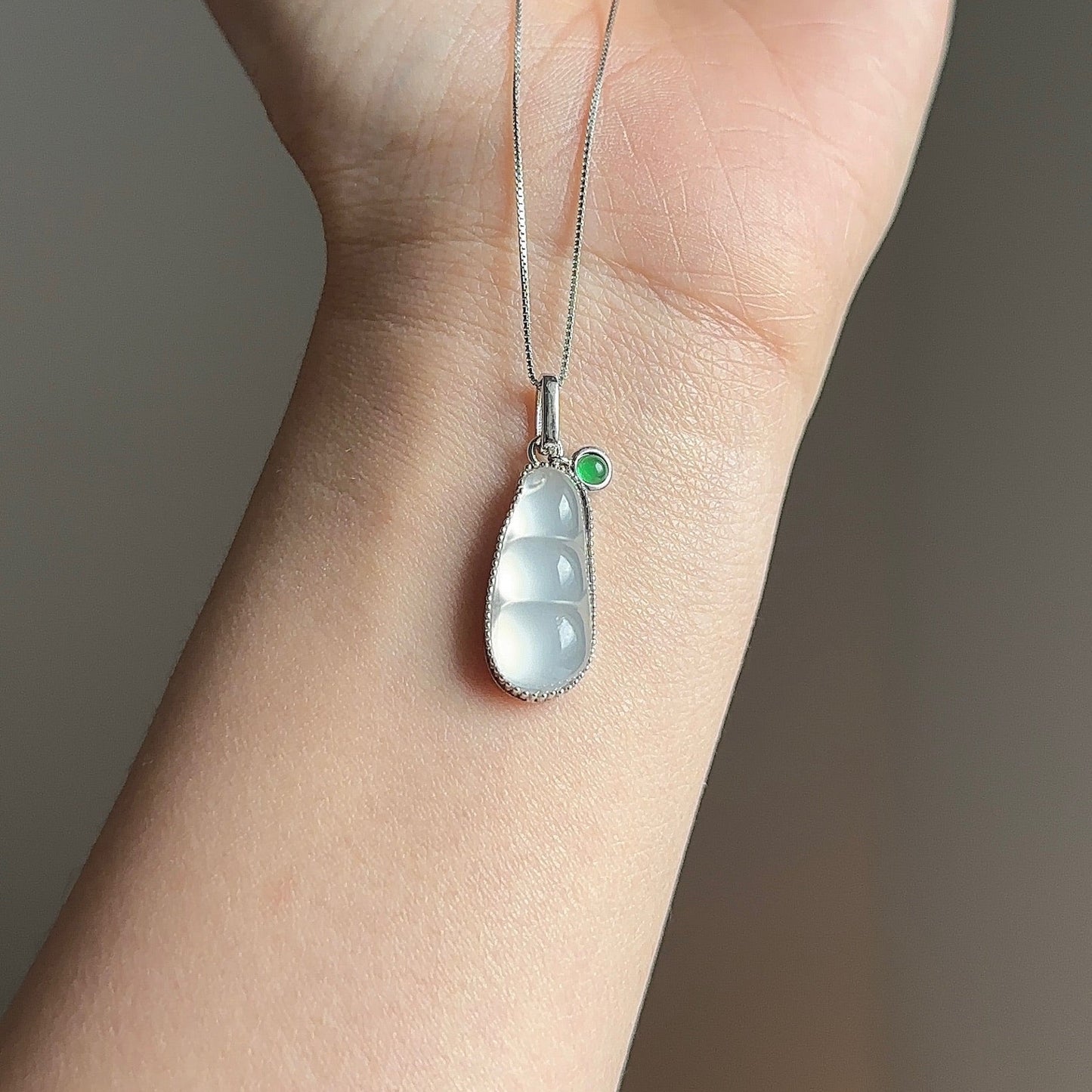 简约水沫玉福豆项链 (Minimalist Aquagel Fortune Bean Necklace)