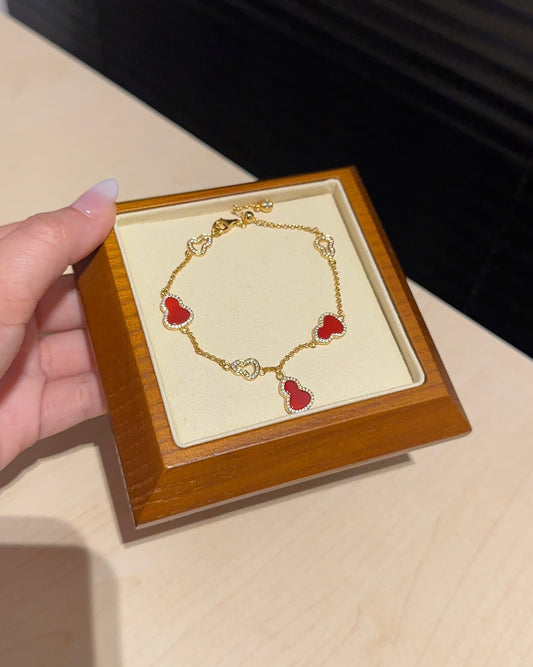 红贝母葫芦手链 (Crimson Agate Gourd Bracelet)