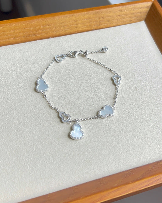 白贝母葫芦手链 (Ivory Pearl Gourd Bracelet)