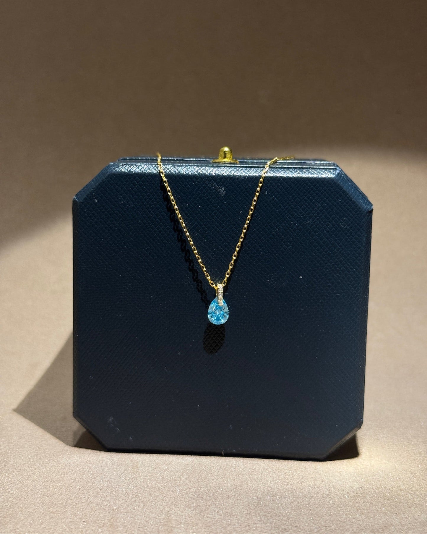 蓝眼泪项链 (Blue Tear Necklace)