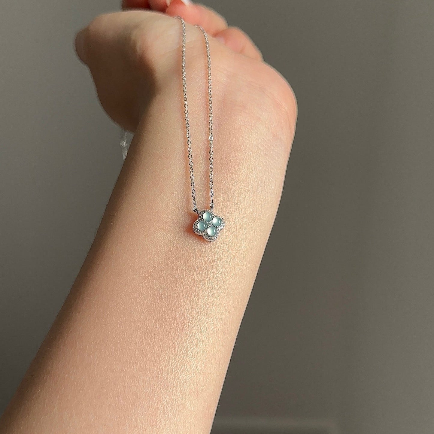 银蓝四叶草翡翠项链 (Silver Blue Clover of Luck Necklace)