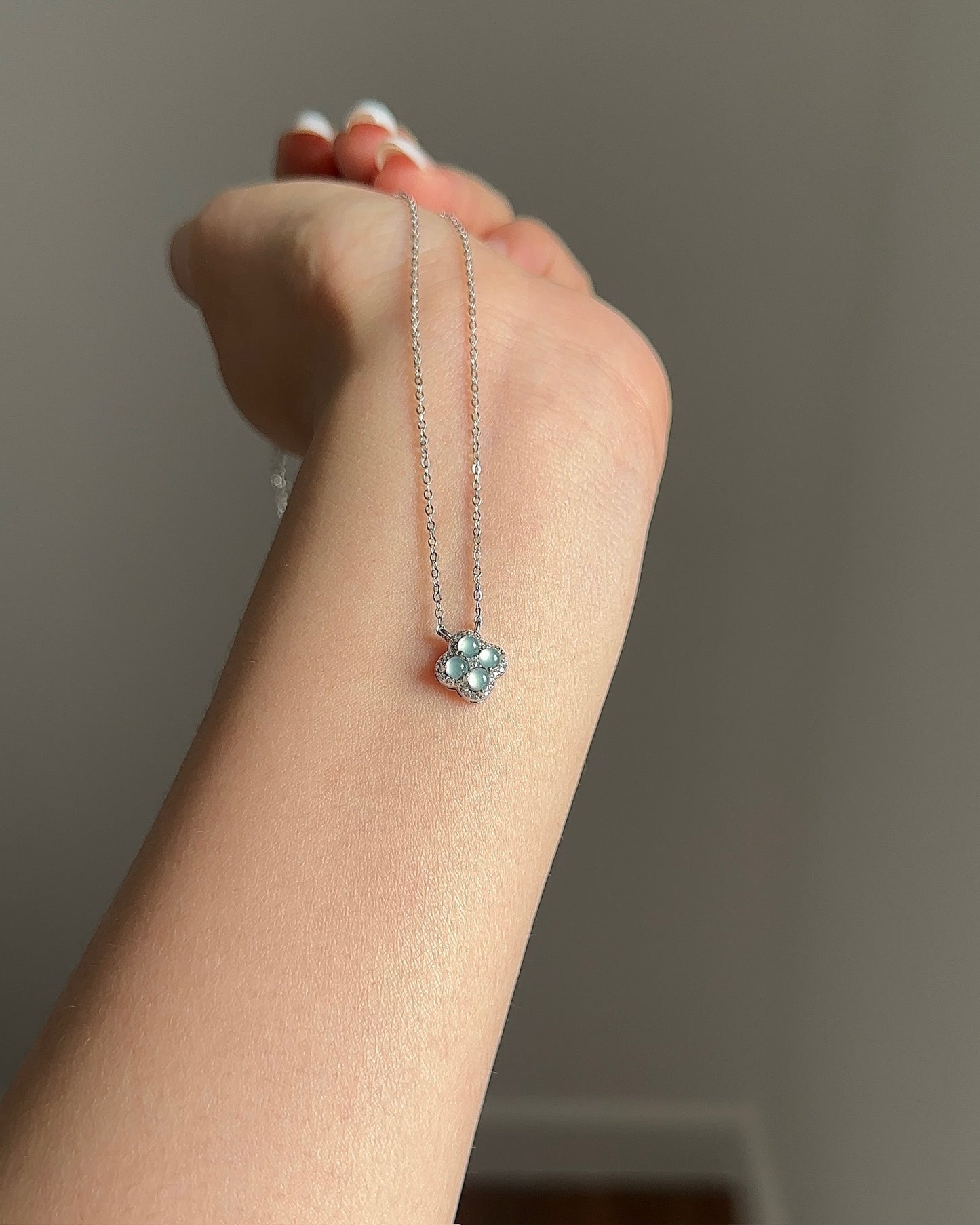 银蓝四叶草翡翠项链 (Silver Blue Clover of Luck Necklace)