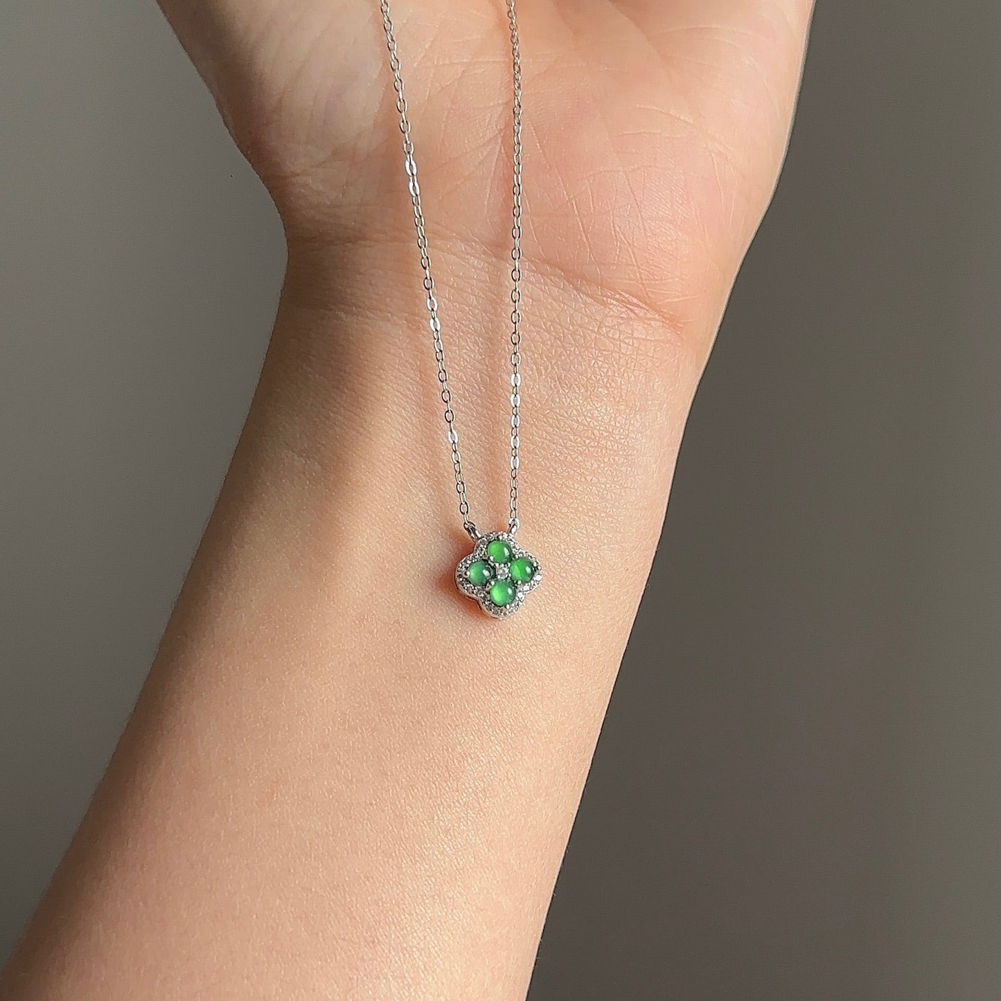 阳绿四叶草翡翠项链 (Sunny Green Clover of Luck Necklace )