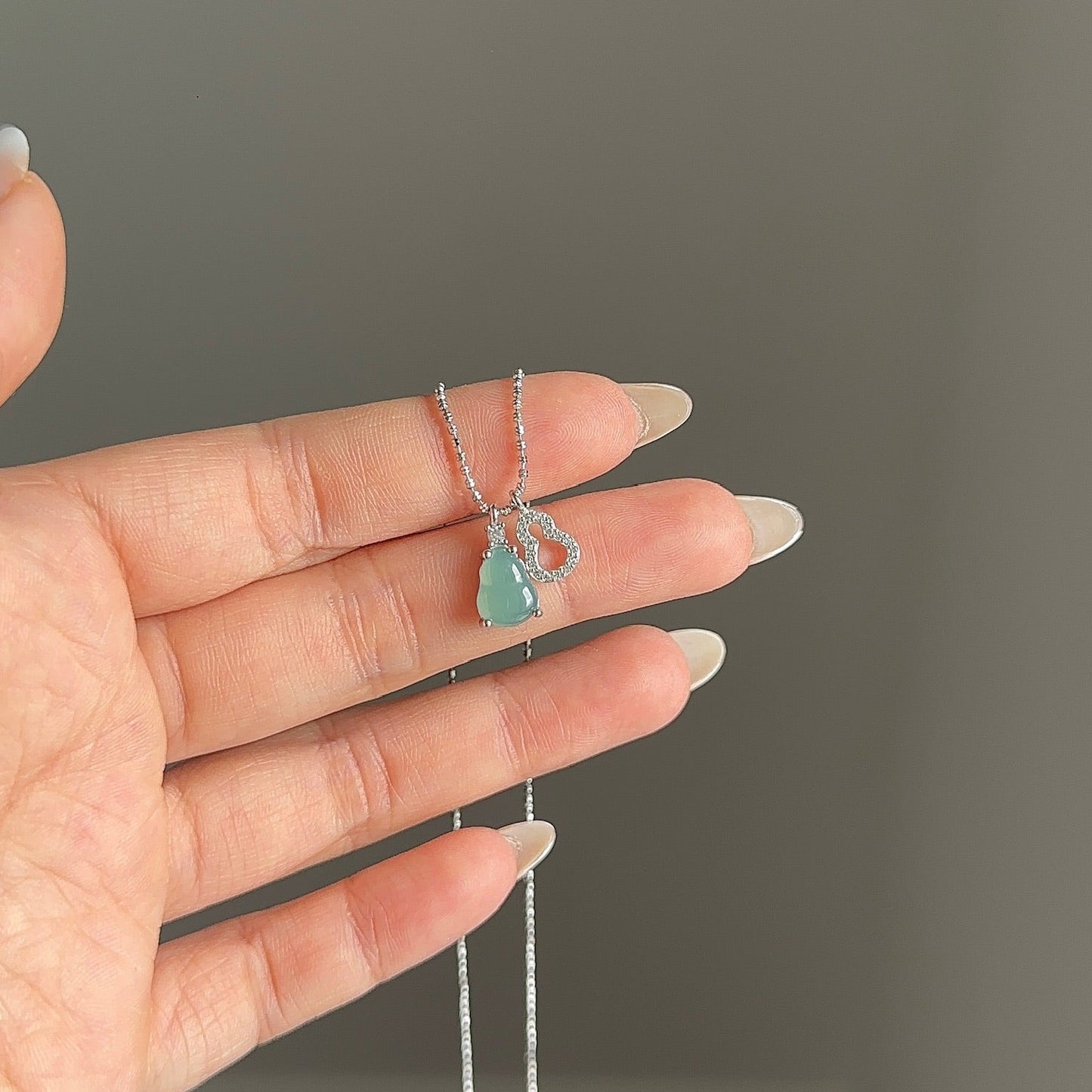 湖蓝葫芦翡翠项链 (Ice Blue Jade Gourd Necklace)