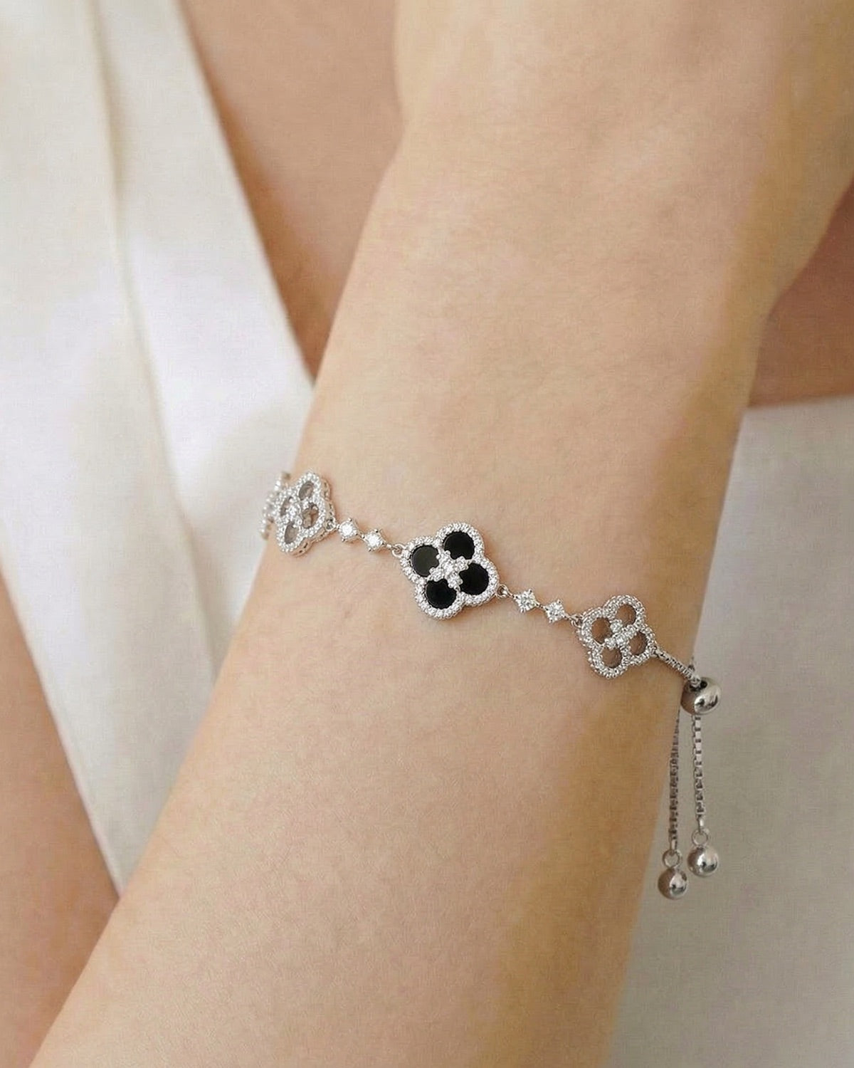 Black Onyx-Clover Bracelet