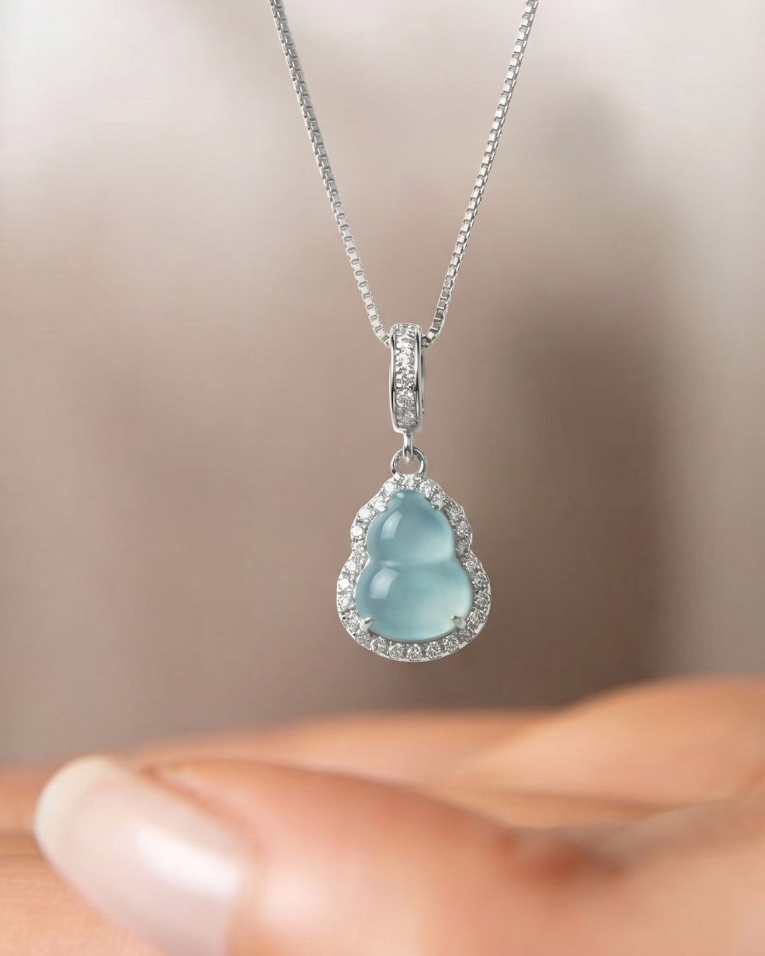 冰晴蓝葫芦翡翠|Icy Breeze Gourd Jade Necklace