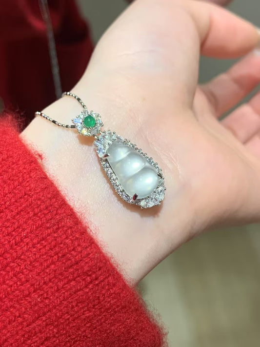 炸光福豆项链 (Aqua White Fortune Bean Necklace)