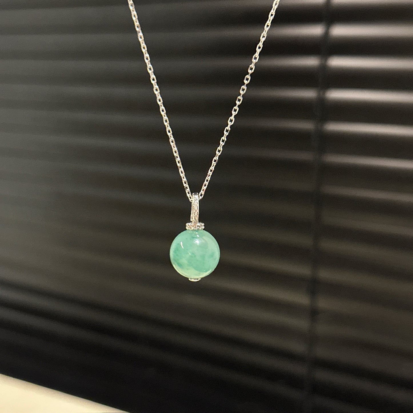 绿飘花翡翠小球项链 (Green Mist Jade Sphere Necklace)