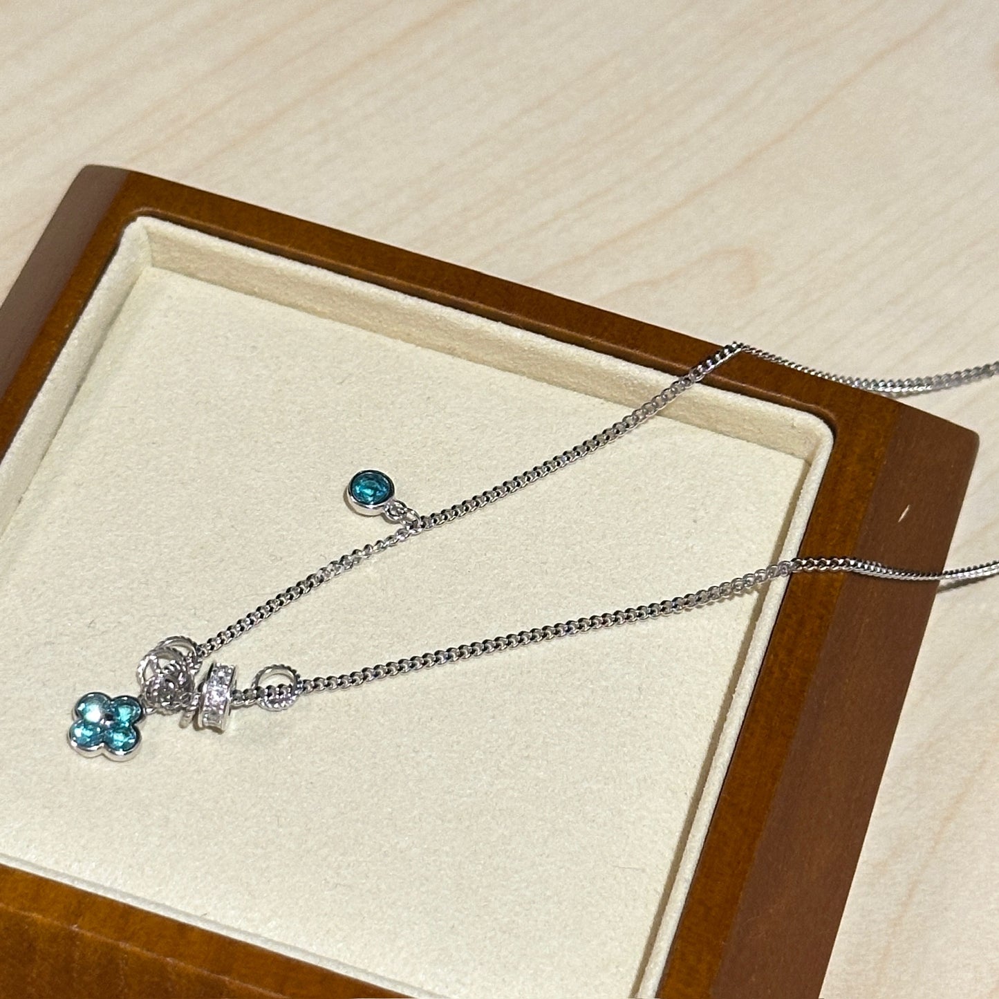 电光蓝四叶草项链 (Paraiba Gemstone Necklace)