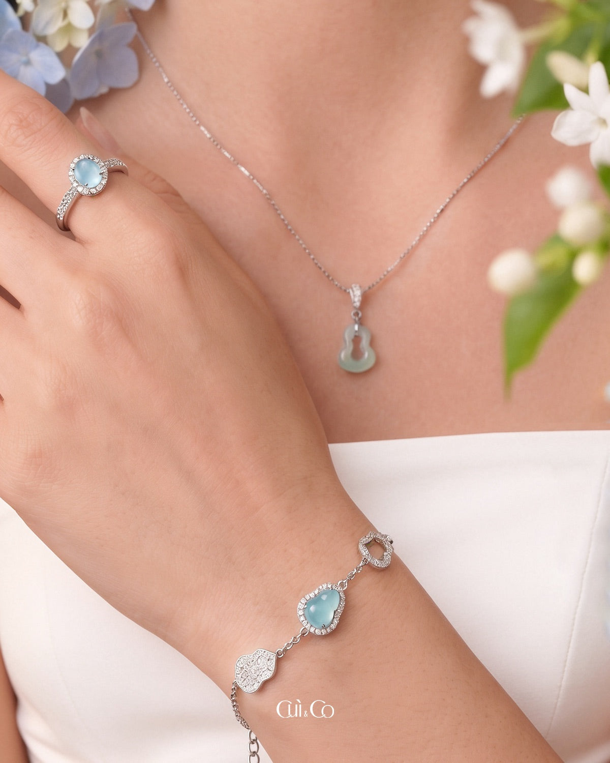 冰晴镂空葫芦翡翠项链|Icy Aqua Hollow Gourd Jade Necklace