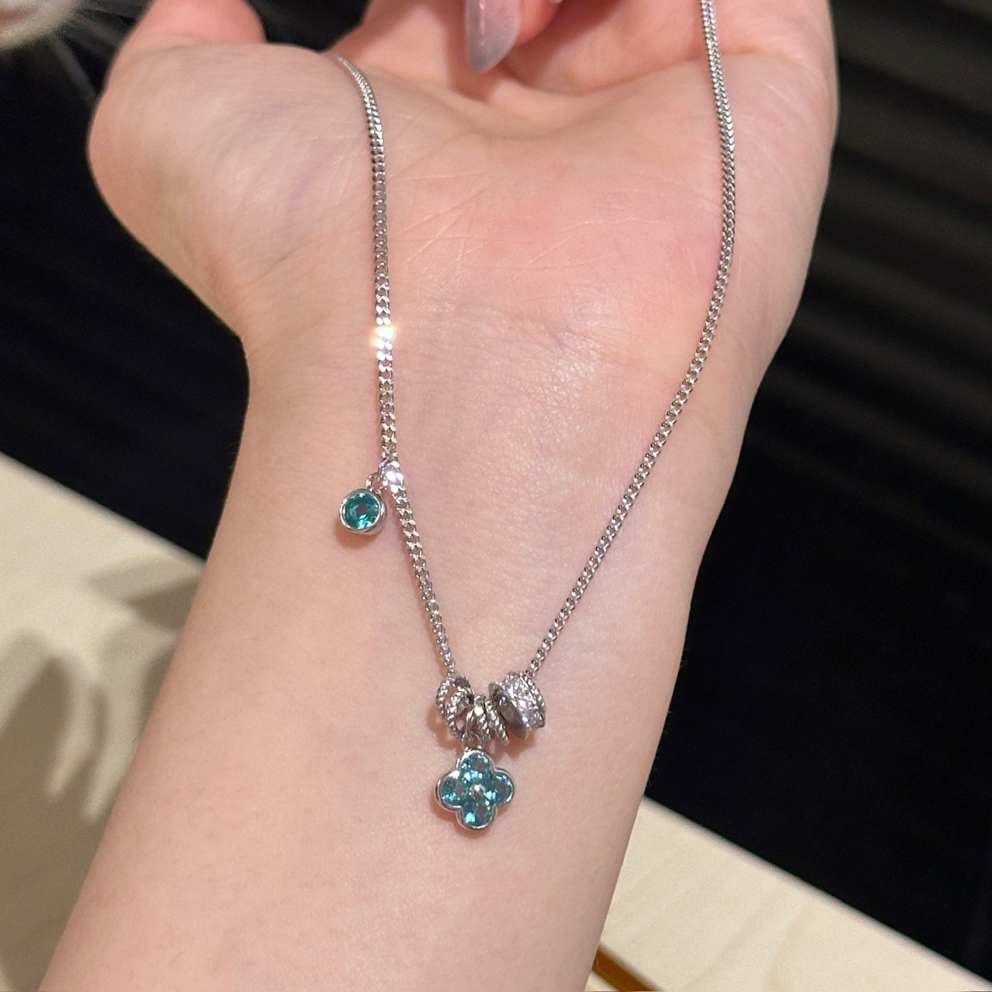 电光蓝四叶草项链 (Paraiba Gemstone Necklace)