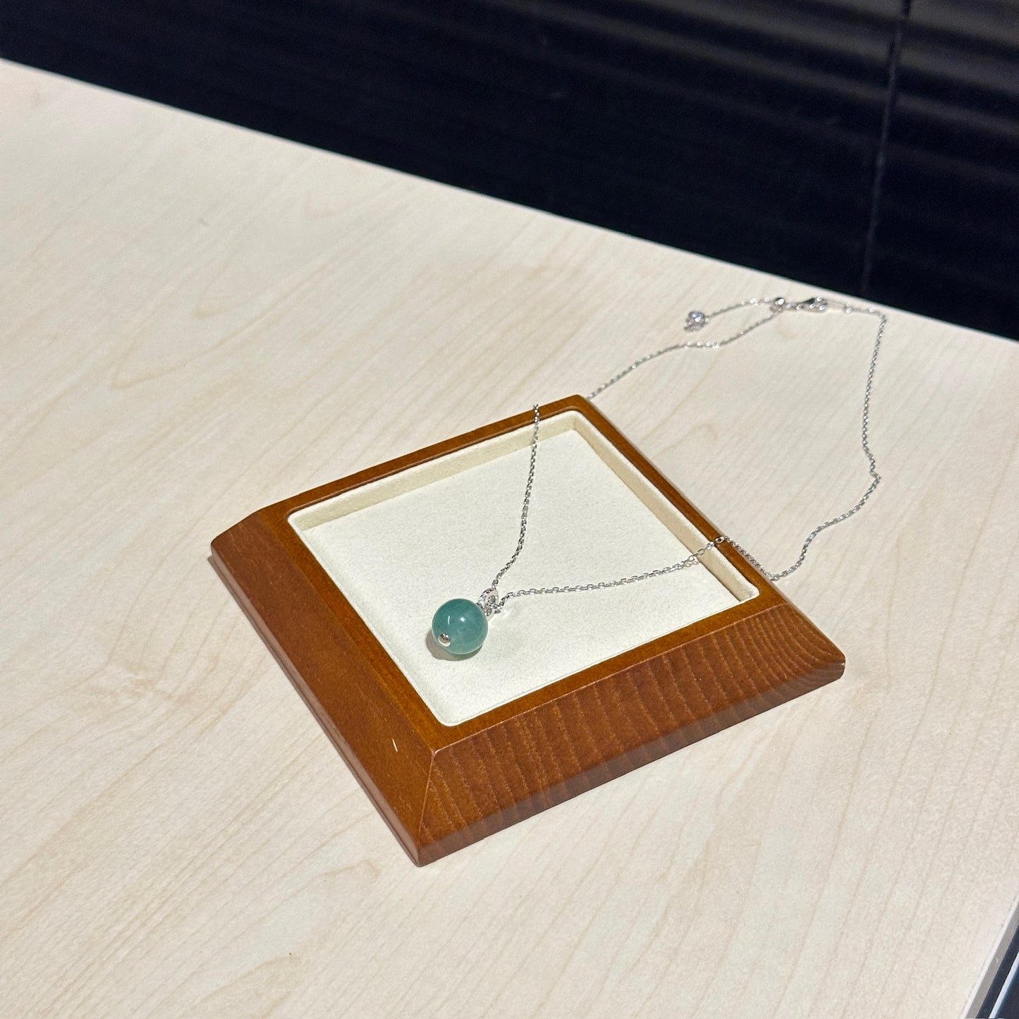 绿飘花翡翠小球项链 (Green Mist Jade Sphere Necklace)