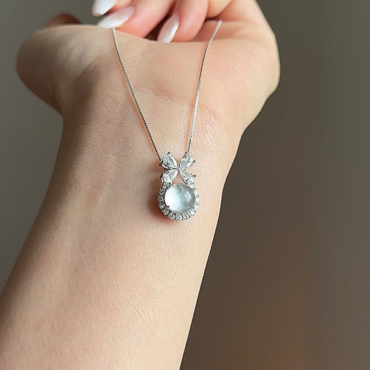 蝴蝶扣蛋面项链 (Aqua Butterfly Serenity Necklace)
