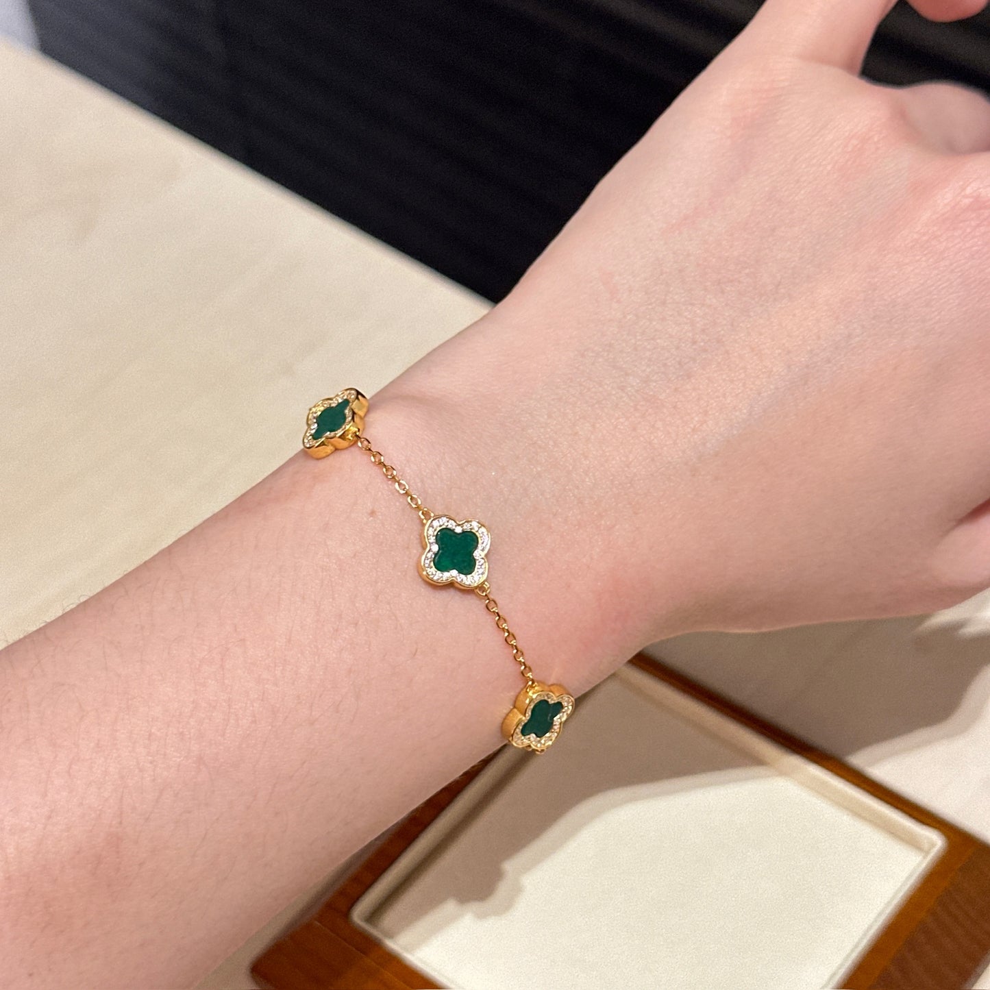2面翡翠绿叶草手链 (Dual-Sided Jade Clover of Harmony Bracelet)