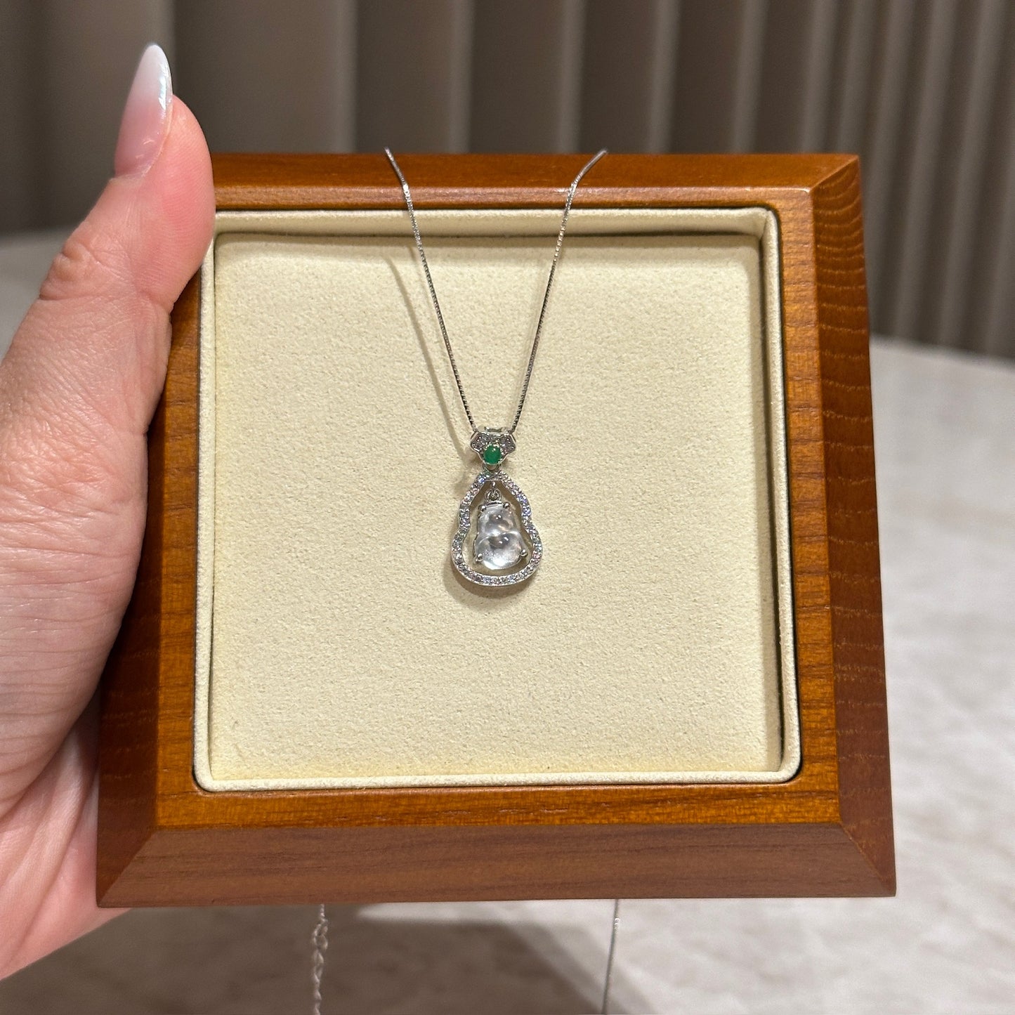 冰白双层葫芦翡翠项链 (Double-Layer Ice White Jade Gourd Necklace)