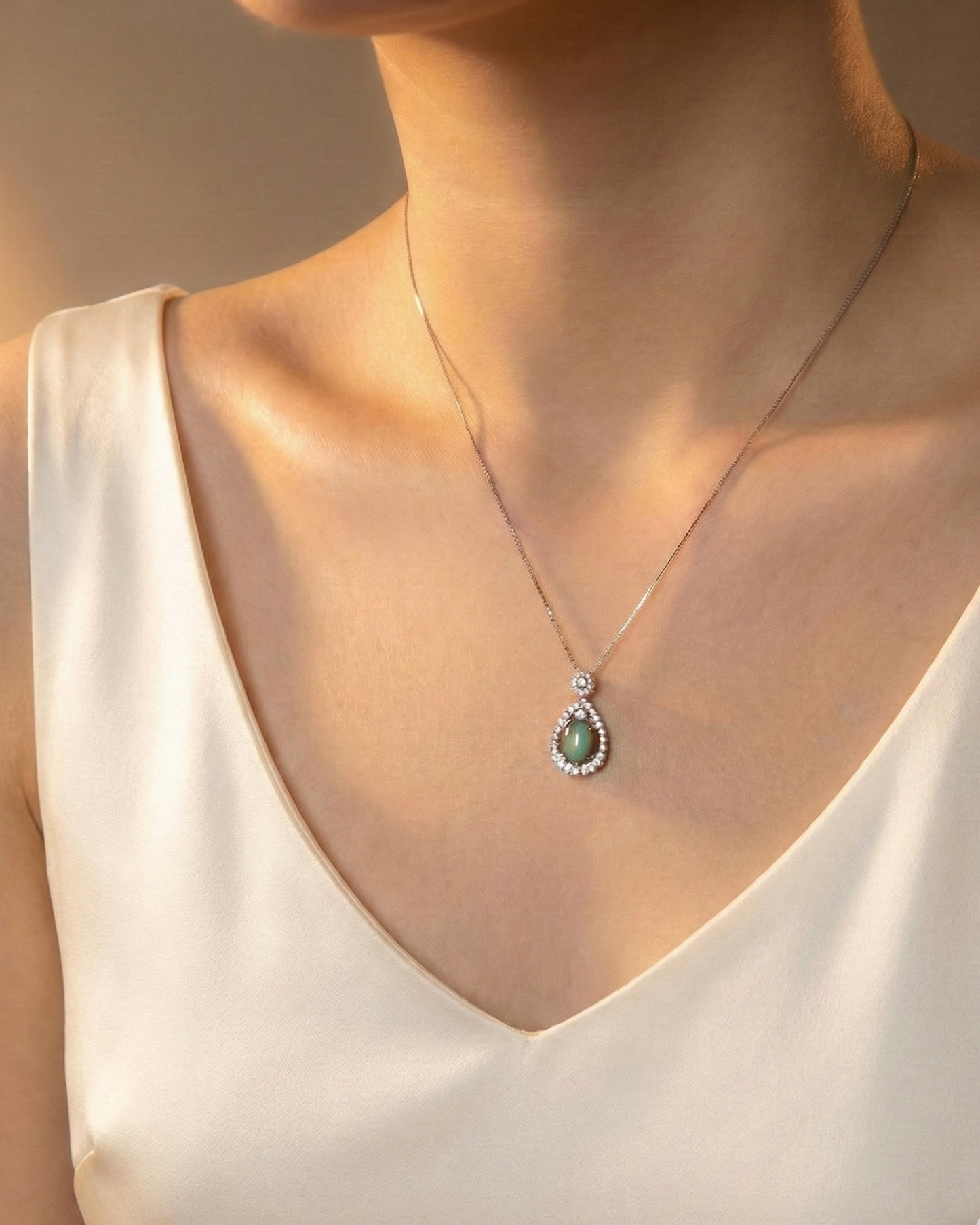 湖蓝水滴翡翠|Lake Blue Dewdrop Jade Necklace