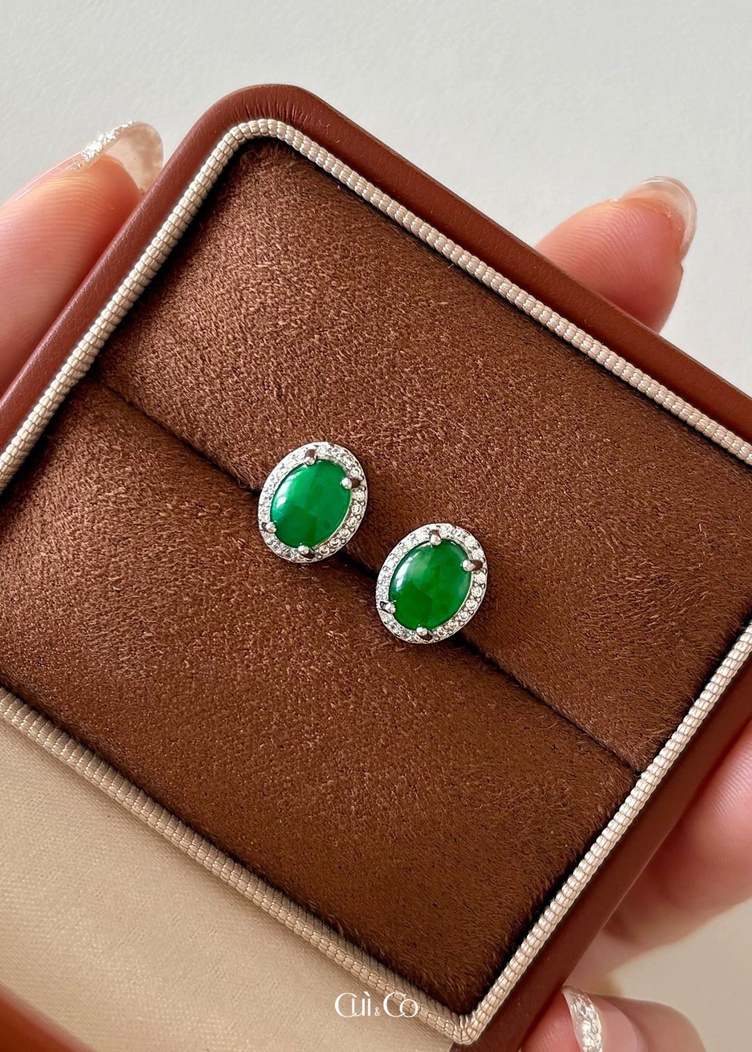 阳辣绿蛋面翡翠|Green Jade Cabochon Earring
