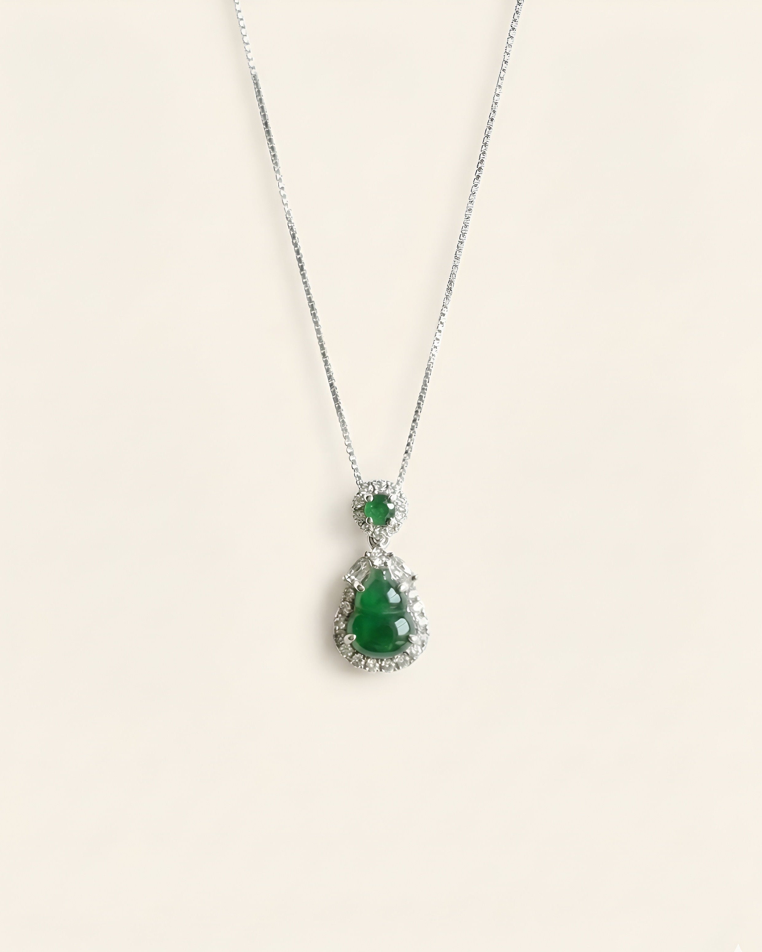冰阳绿透葫芦翡翠｜Icy Green Jade Gourd Necklace – Cui&Co
