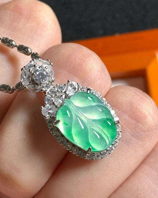 冰飘金丝绿叶翡翠吊坠|Icy Golden Green Leaf Burmese Jade