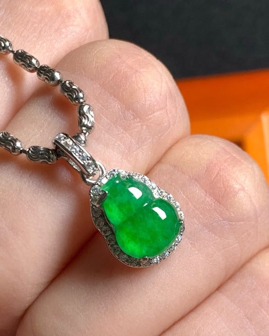 冰辣阳绿葫芦翡翠吊坠|Icy Vivid Green Gourd Burmese Jade