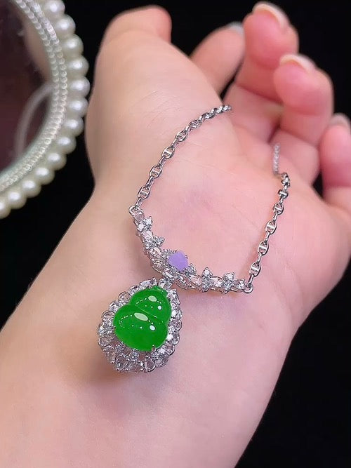冰胶浓阳绿葫芦翡翠锁骨链|Icy Translucent Rich Apple Green Gourd Burmese Jade Necklace