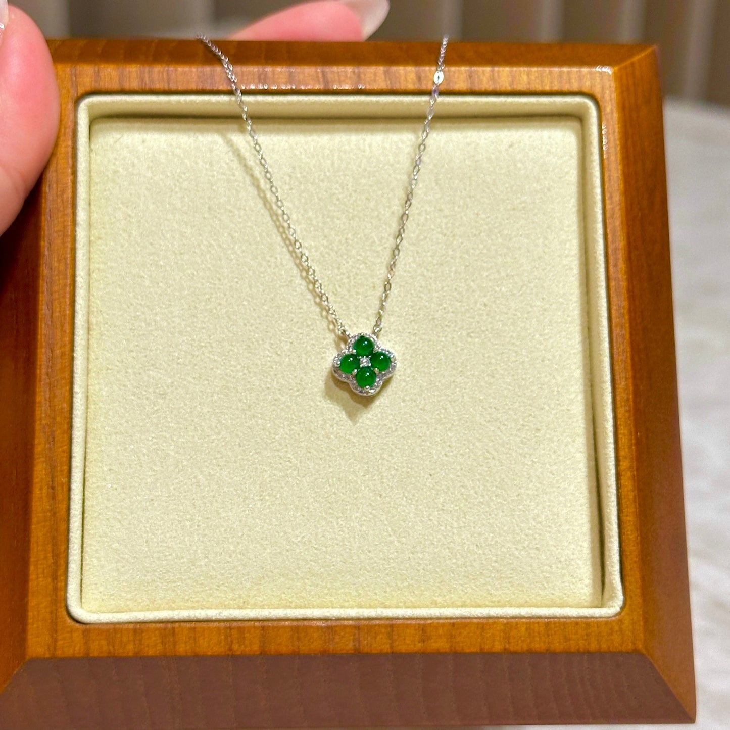 阳绿四叶草翡翠项链 (Sunny Green Clover of Luck Necklace )