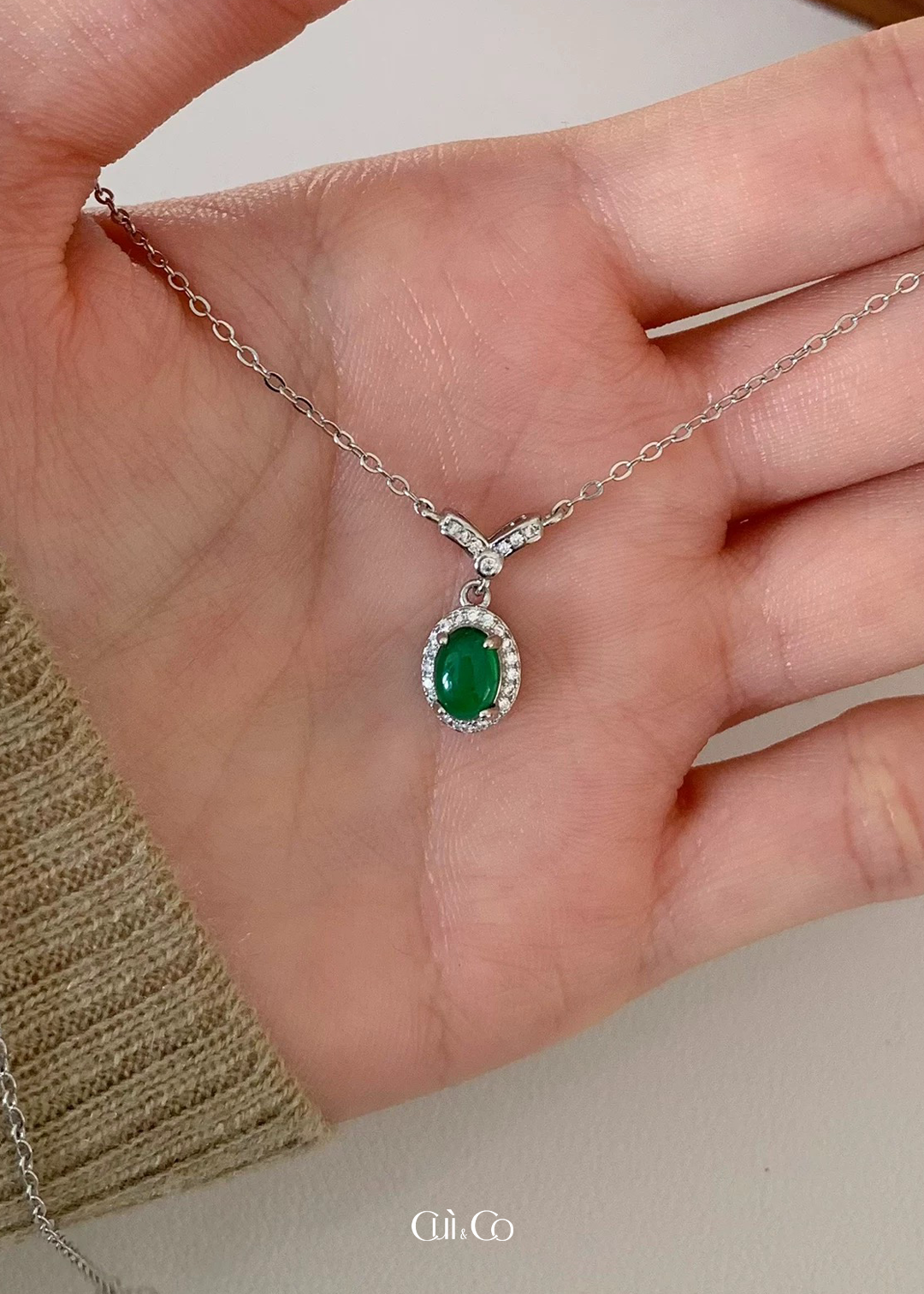 阳绿蛋面翡翠项链 | Vivid Green Jade Cabochon Necklace