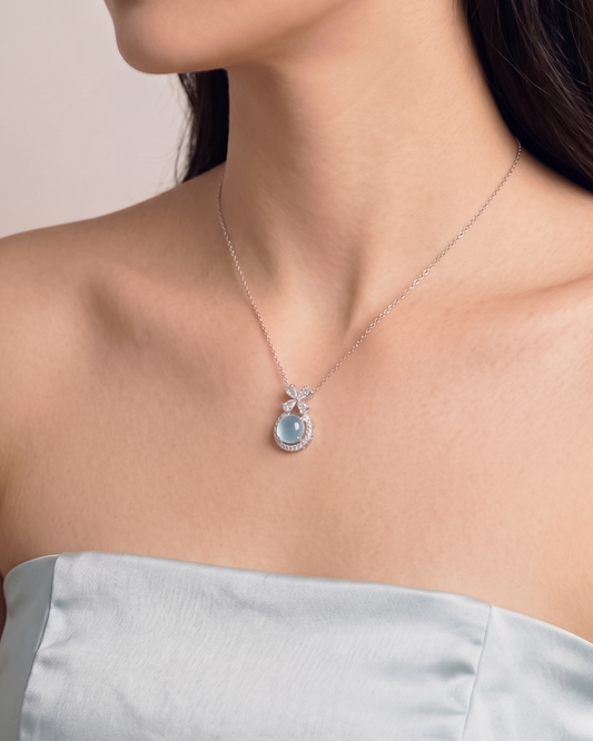 蝴蝶扣冰蓝翡翠|Butterfly Embrace Icy Blue Jade Necklace
