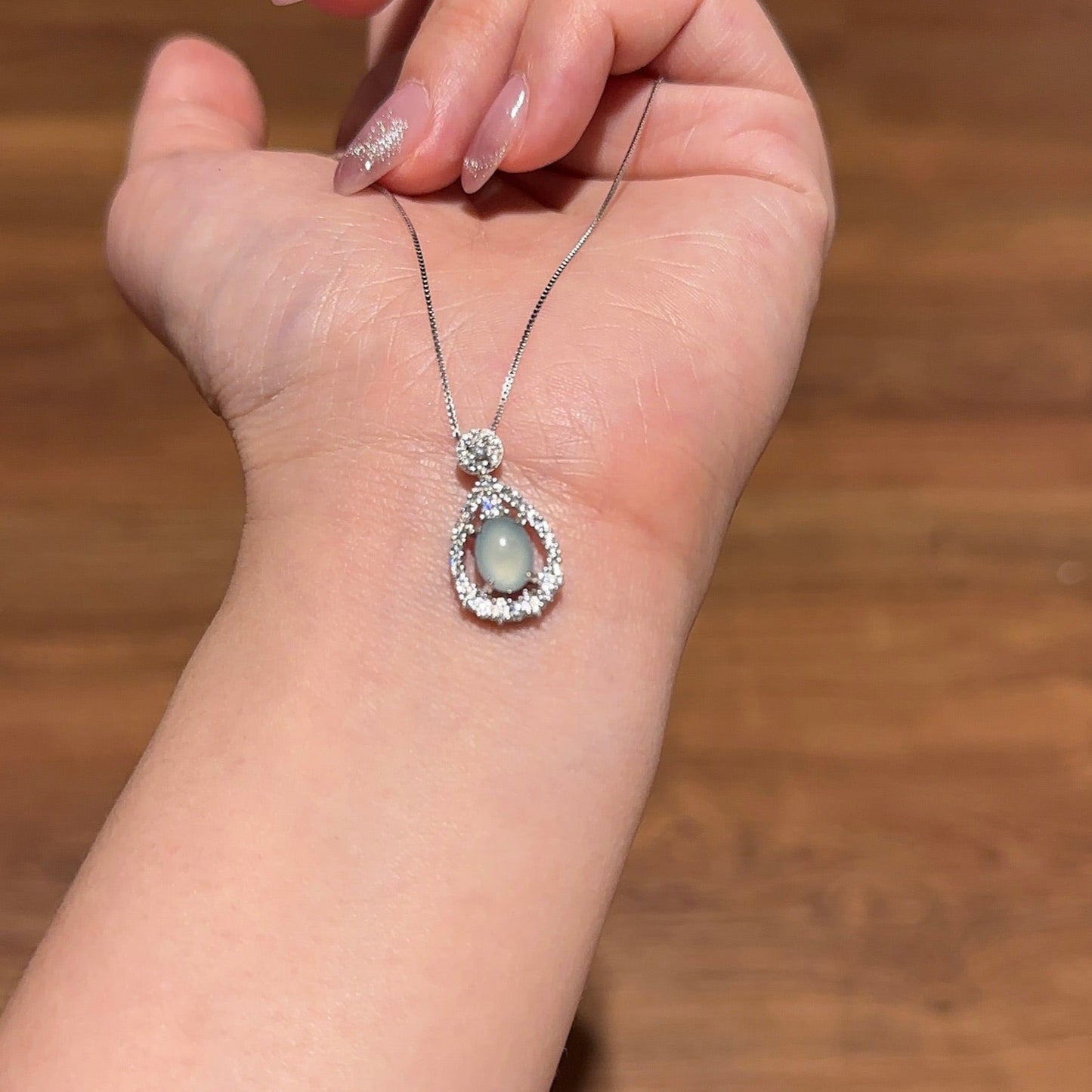 湖蓝水滴翡翠项链 (Lake Blue Dewdrop Necklace)