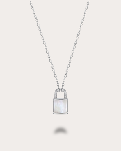 贝母心锁项链 (Mother of Pearl Heartlock Necklace)