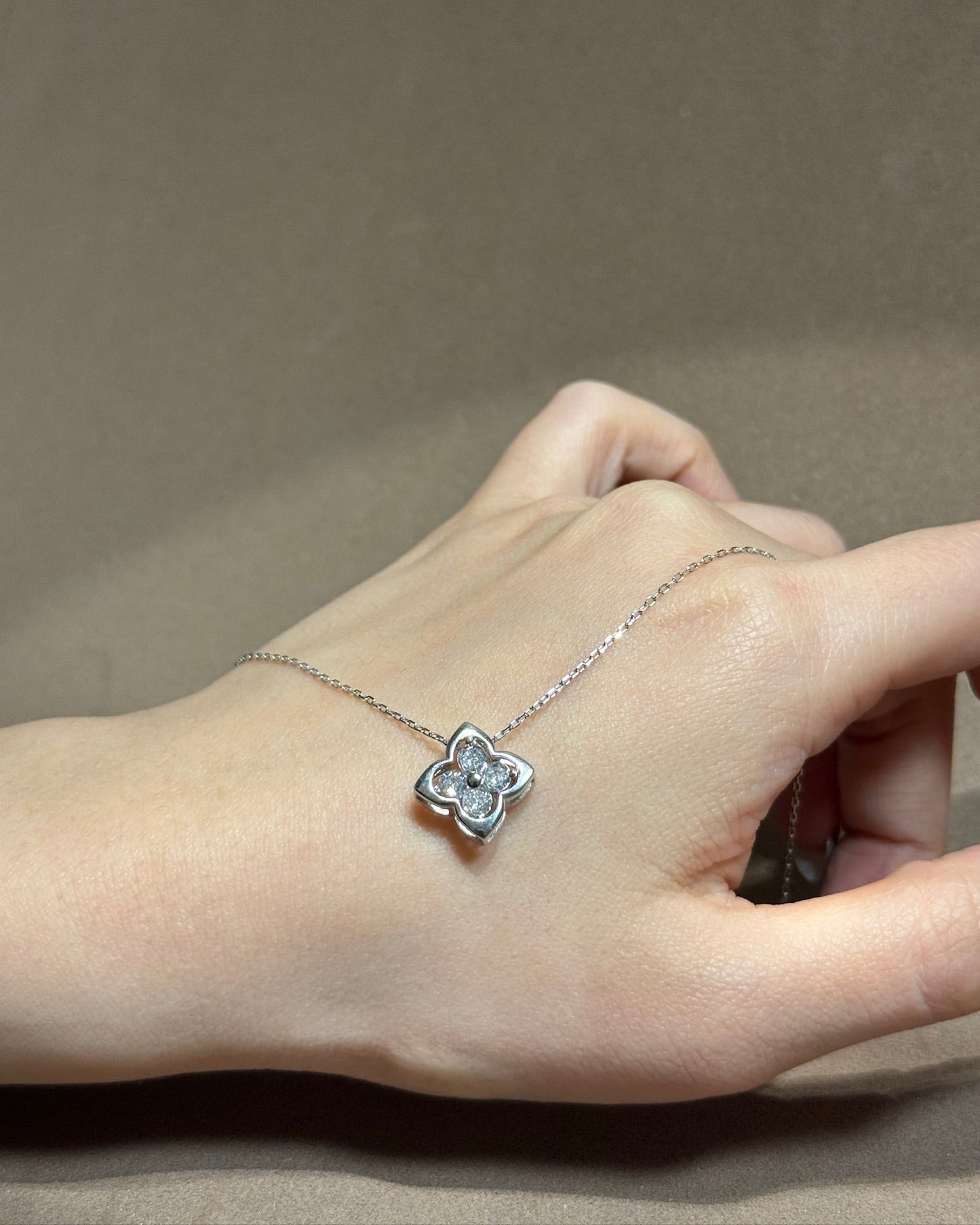 晶透小花项链 (Crystal Bloom Necklace)-Silver