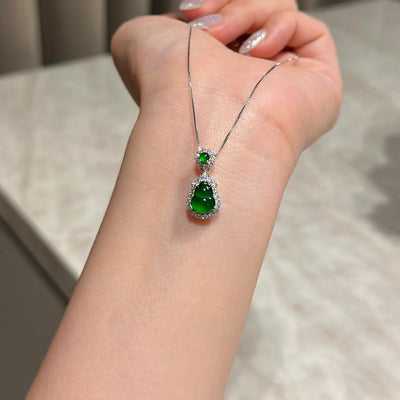 冰阳绿透底葫芦翡翠项链 (Icy Green Fortune Gourd Necklace)