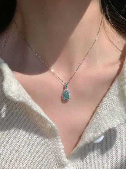 冰蓝葫芦翡翠项链 (Icy Blue Jade Gourd Necklace)