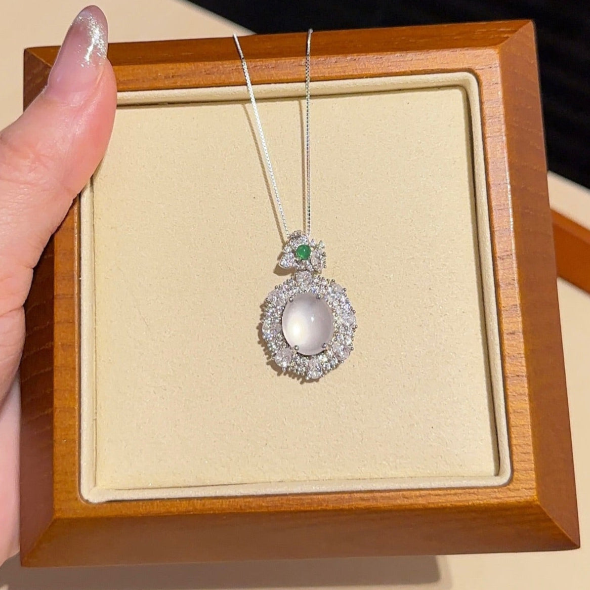 刚白大蛋面项链 (Aqua White Harmony Cabochon Necklace)