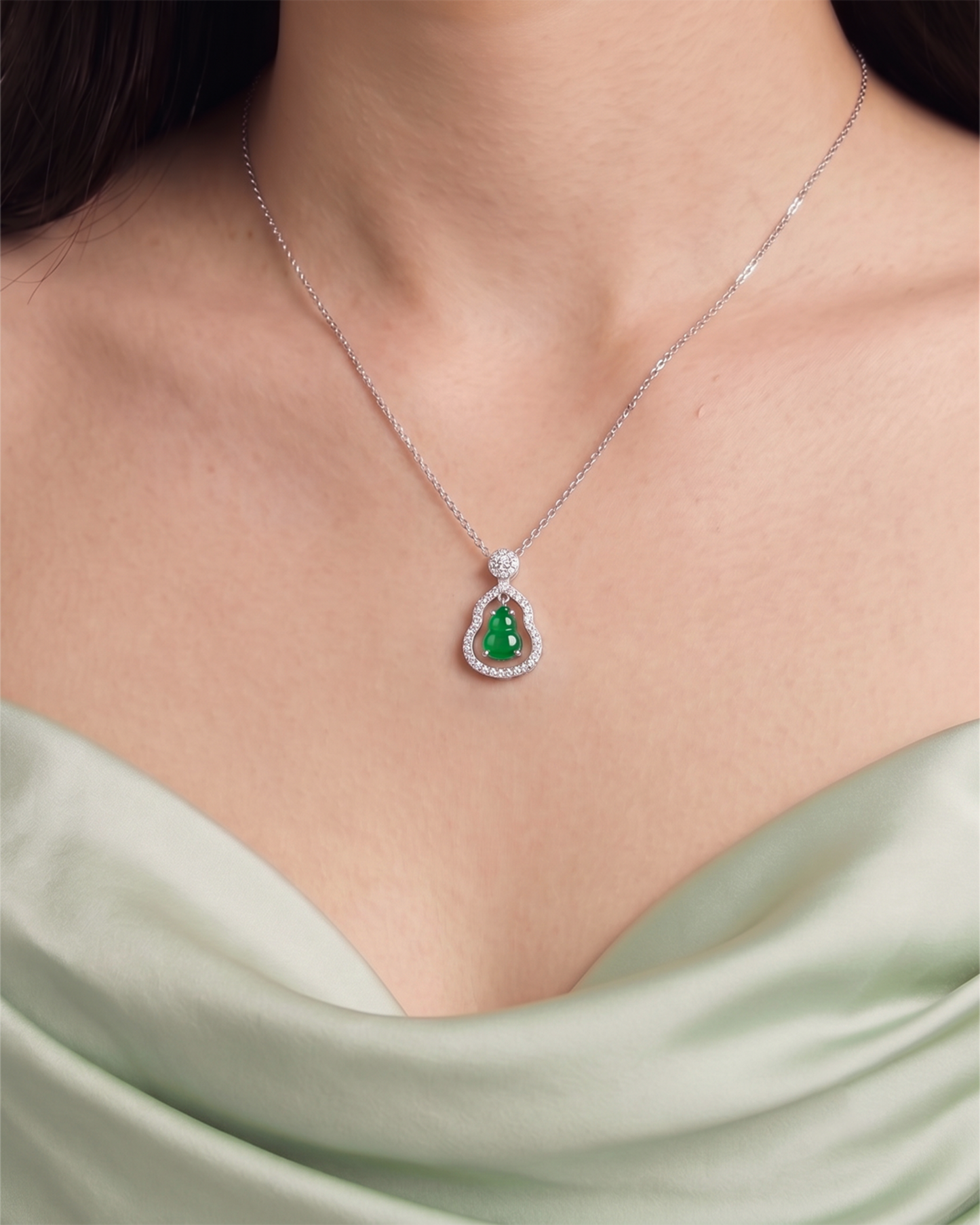阳绿双层葫芦翡翠项链｜Double-Layer Bright Green Jade Gourd Necklace