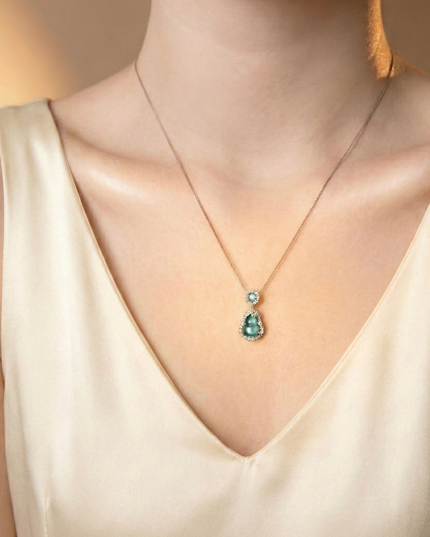 冰蓝透葫芦翡翠 ｜Icy Blue Clarity Jade Gourd Necklace