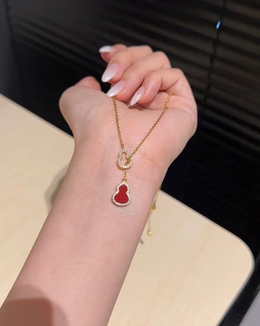 红贝母葫芦项链 (Crimson Agate Gourd Necklace)