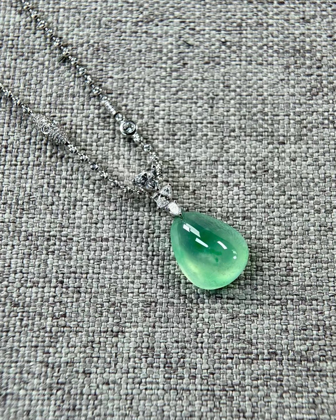 玻璃种木纳甜绿水滴翡翠吊坠｜Glass Muna Sweet Green Drop Burmese Jade