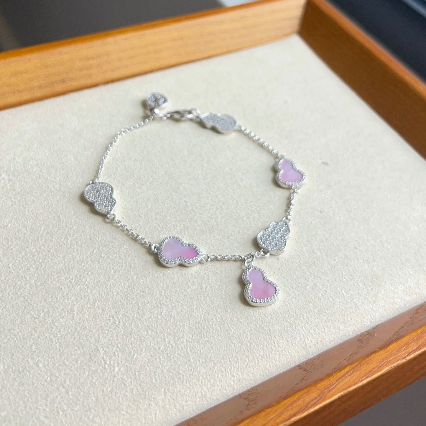 粉贝母葫芦手链 (Blush Pearl Gourd Bracelet)