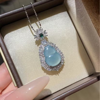 高冰蓝大葫芦翡翠项链 (Icy Blue Fortune Gourd Necklace)