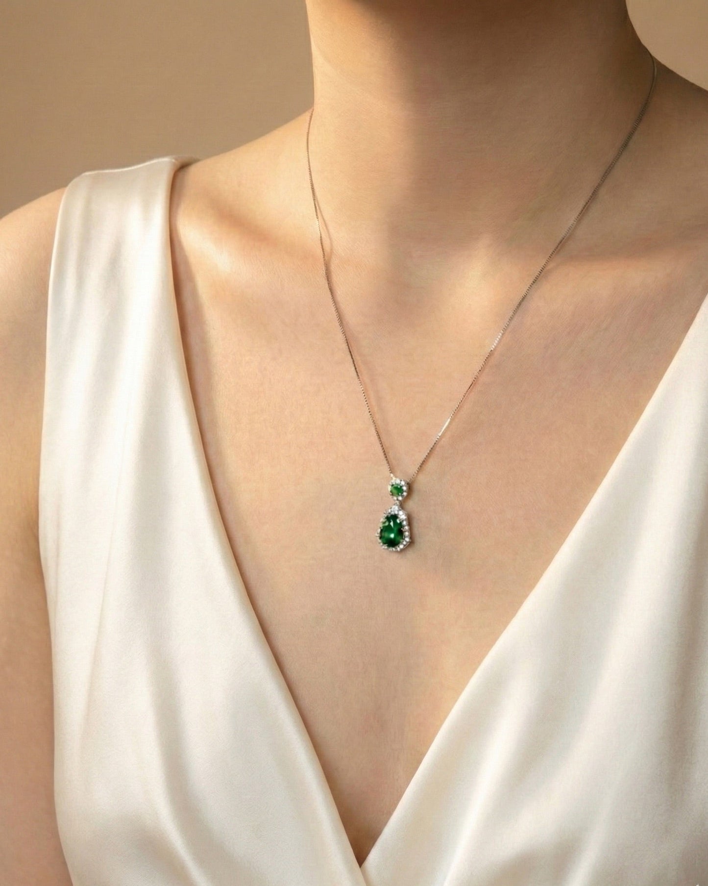 冰阳绿透葫芦翡翠｜Icy Green Jade Gourd Necklace