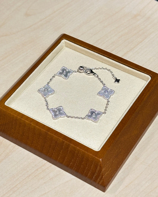 白贝母四叶草手链 (Ivory Pearl Clover of Luck Bracelet)