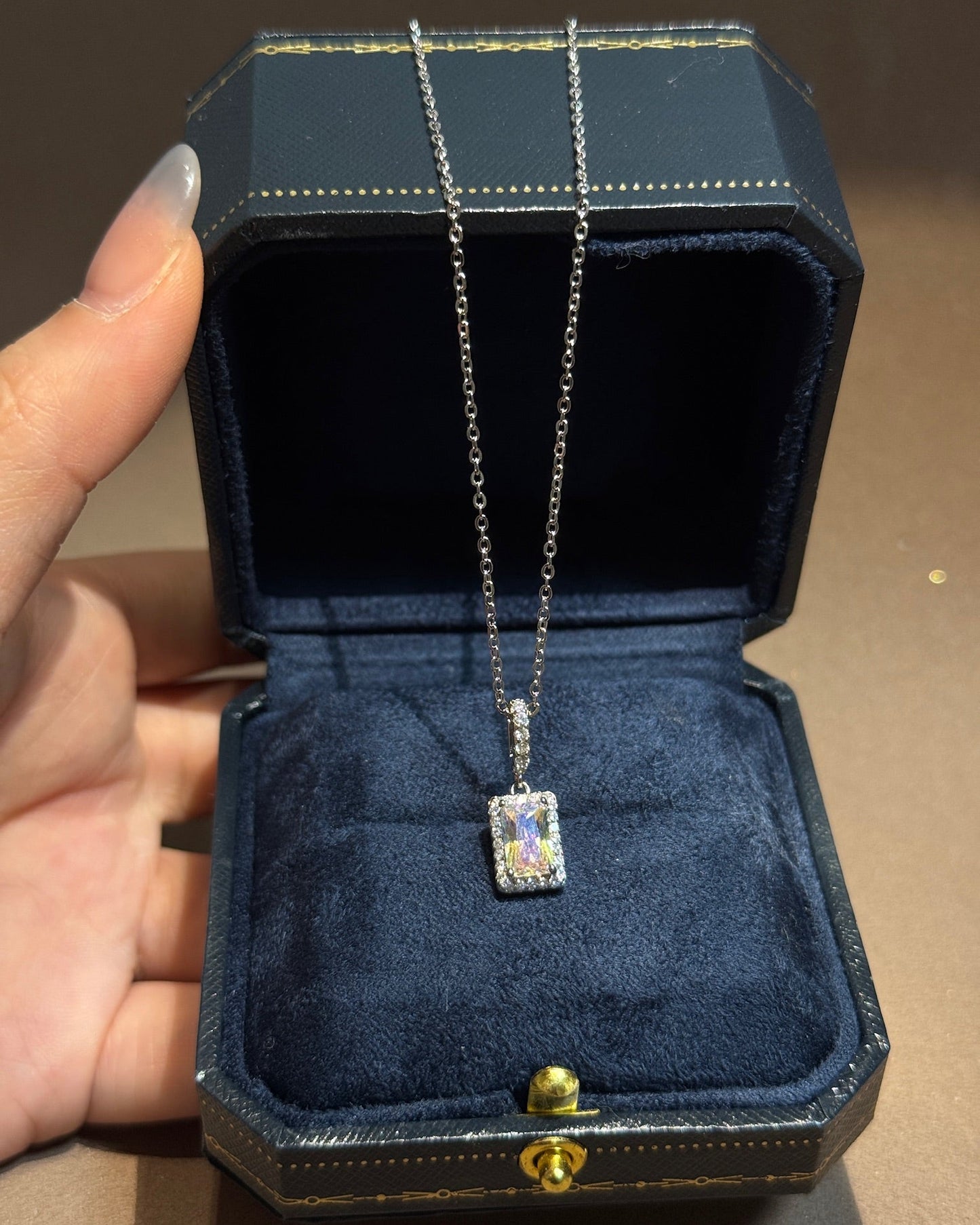 极光方糖项链 (Aurora Cube Necklace)