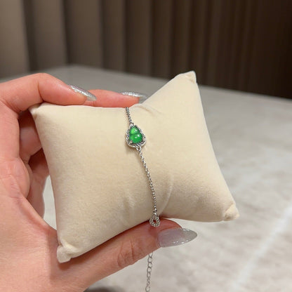 简约阳绿葫芦翡翠手链 (Minimalist Green Jade Gourd Bracelet)