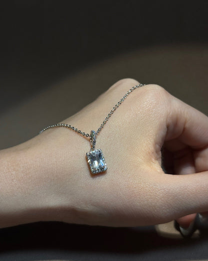 白冰糖项链 (White Crystal Cube Necklace)