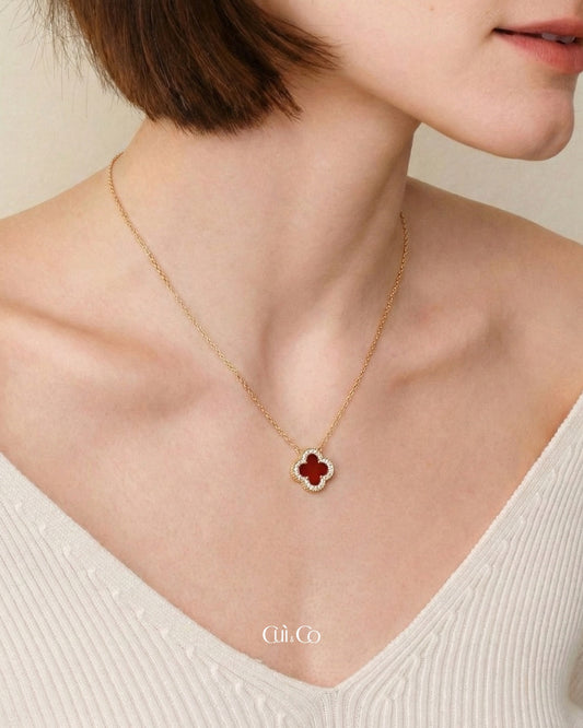 双面红玉髓叶草项链 | Double-Sided Red Clover Necklace