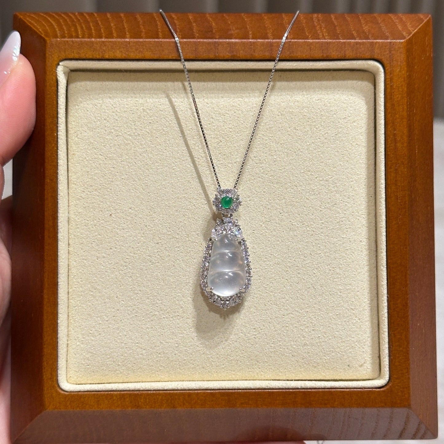 炸光福豆项链 (Aqua White Fortune Bean Necklace)