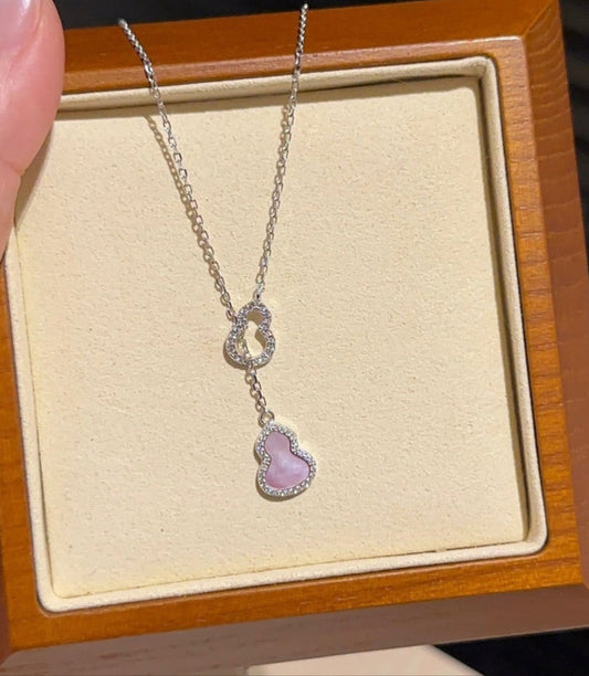 粉贝母葫芦项链 (Blush Pearl Gourd Necklace)