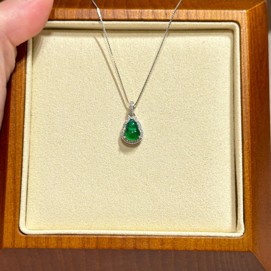 甜绿透底葫芦翡翠项链 (Sweet Green Fortune Gourd Necklace)