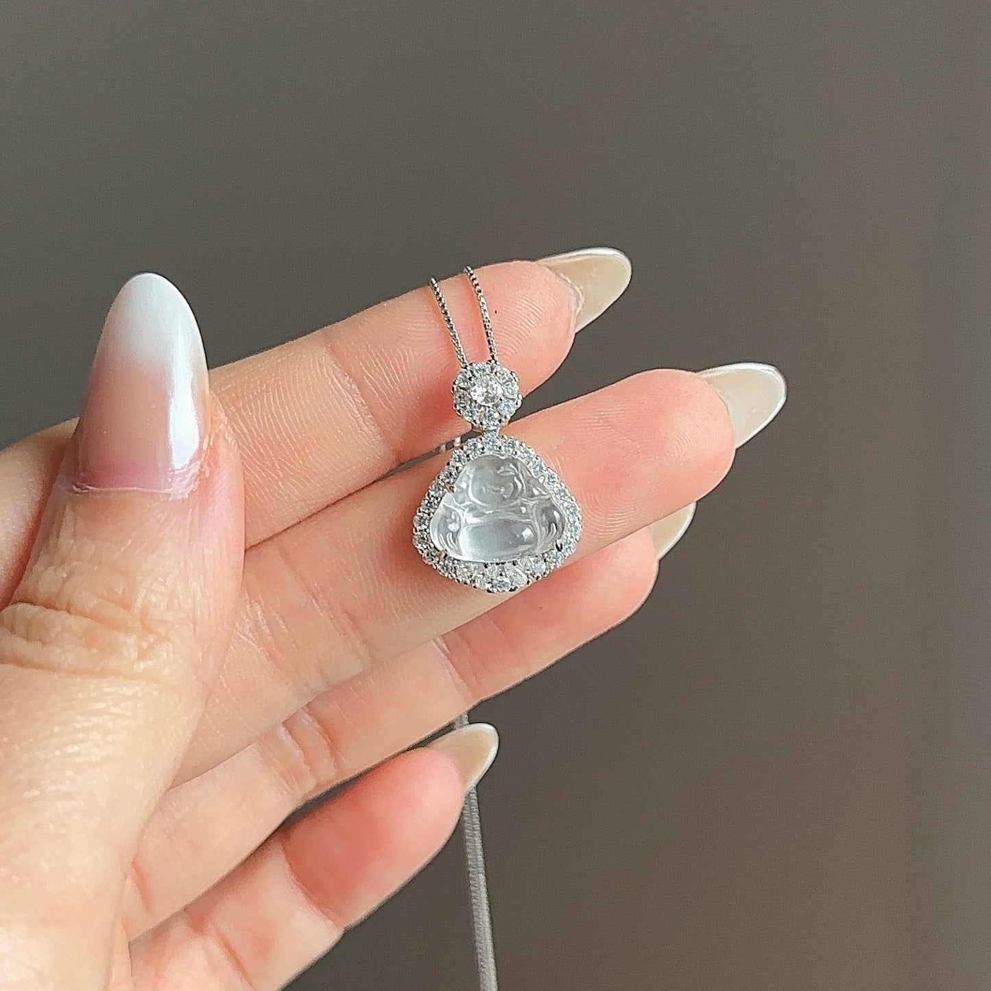 白冰水沫玉佛公项链 (White Ice Water Jade Laughing Buddha Necklace)